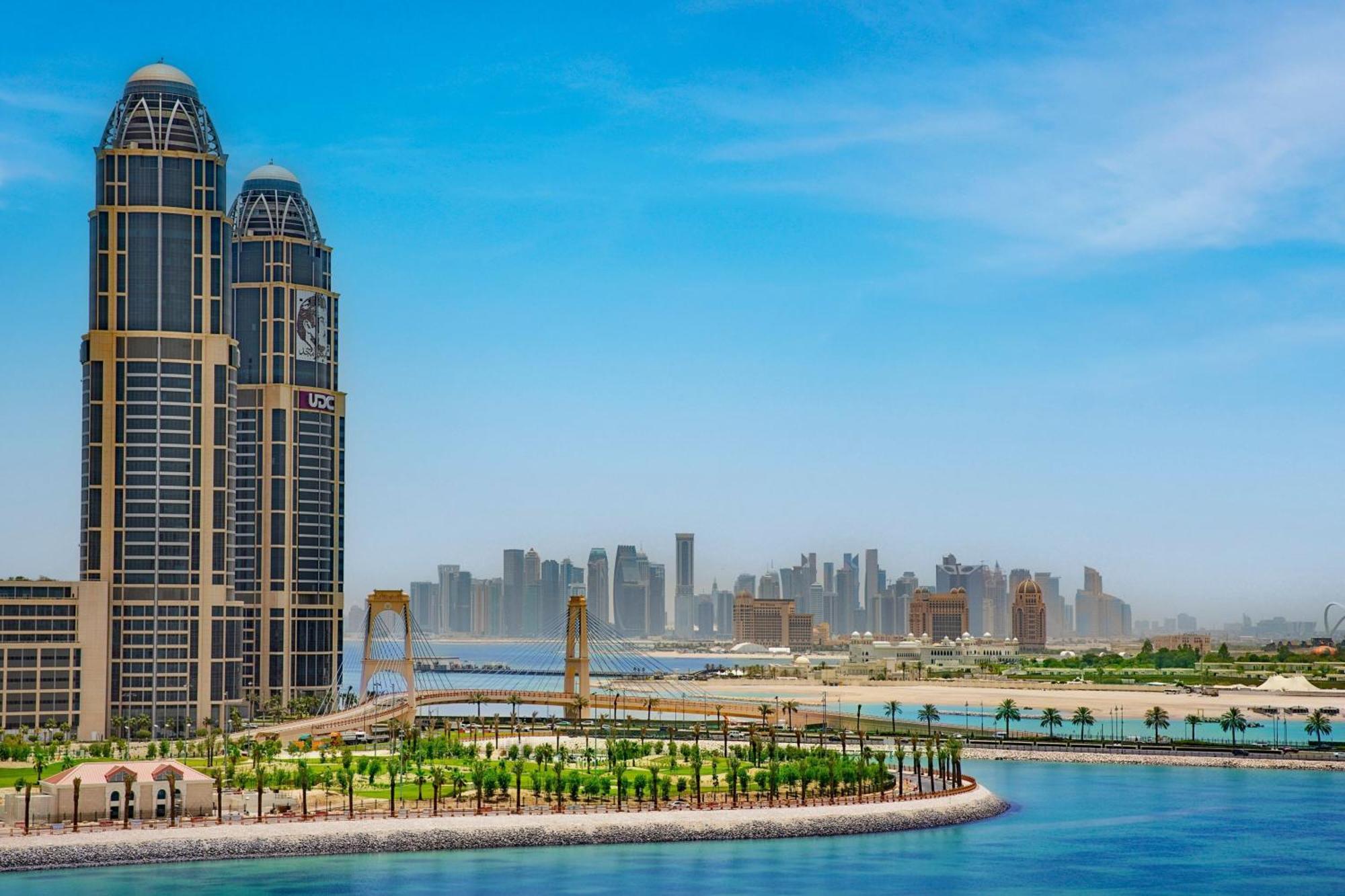 Hotel The Ritz-Carlton, Doha Exterior foto View of the Pearl from the Qatari side