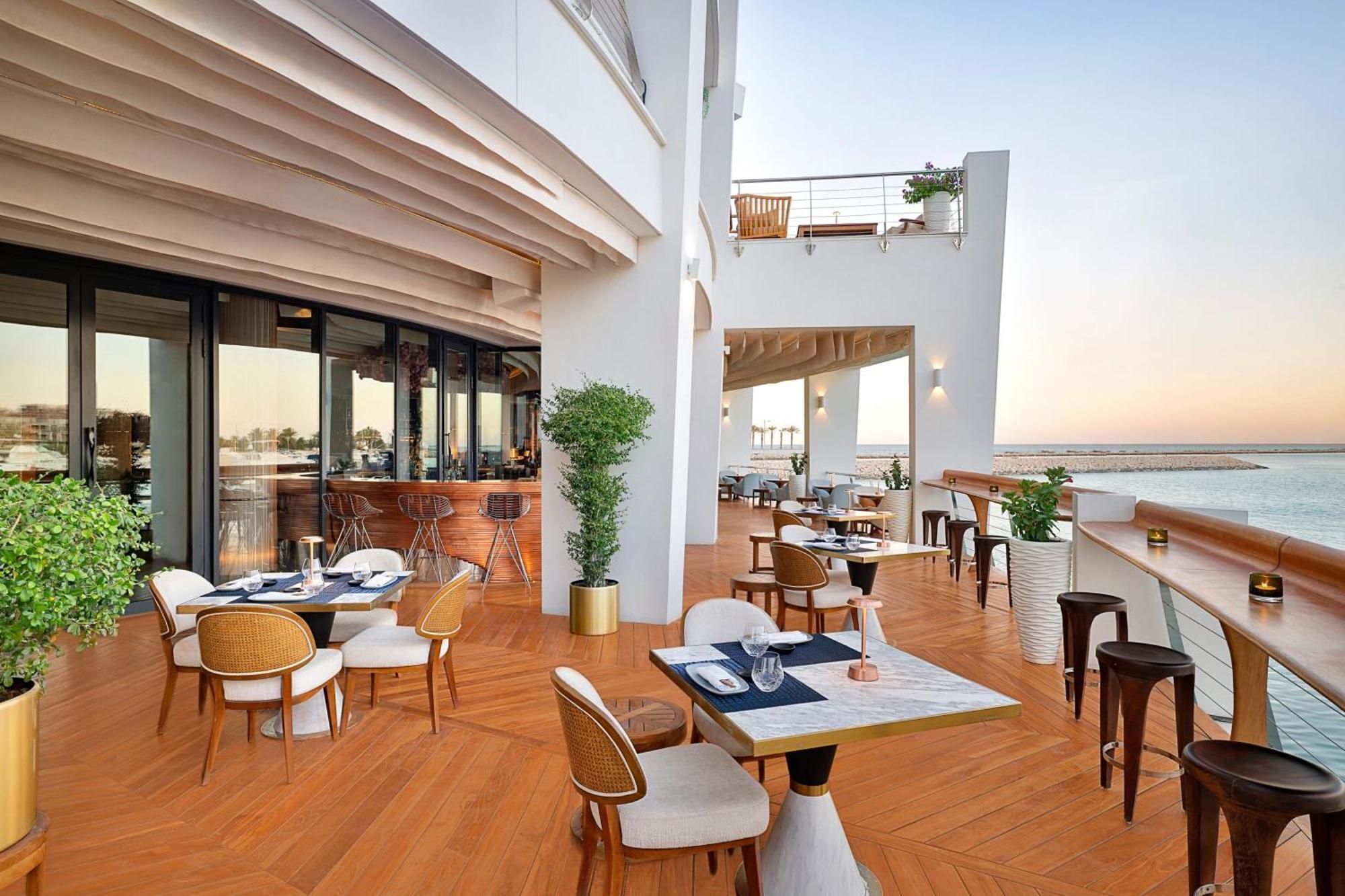 Hotel The Ritz-Carlton, Doha Exterior foto The Deck