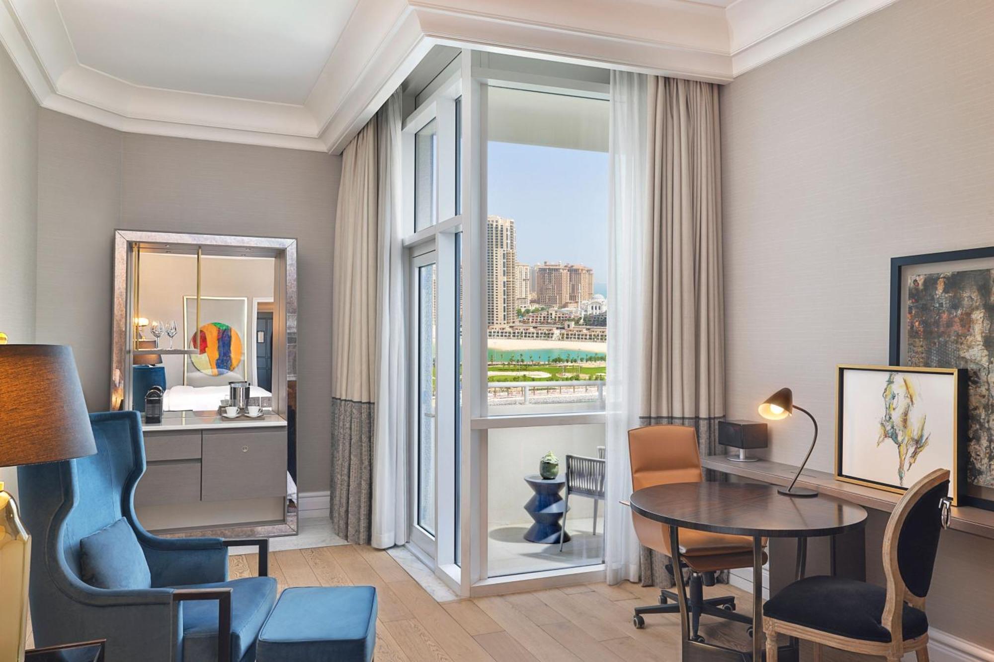 Hotel The Ritz-Carlton, Doha Exterior foto A guest room at the Westin Dubai