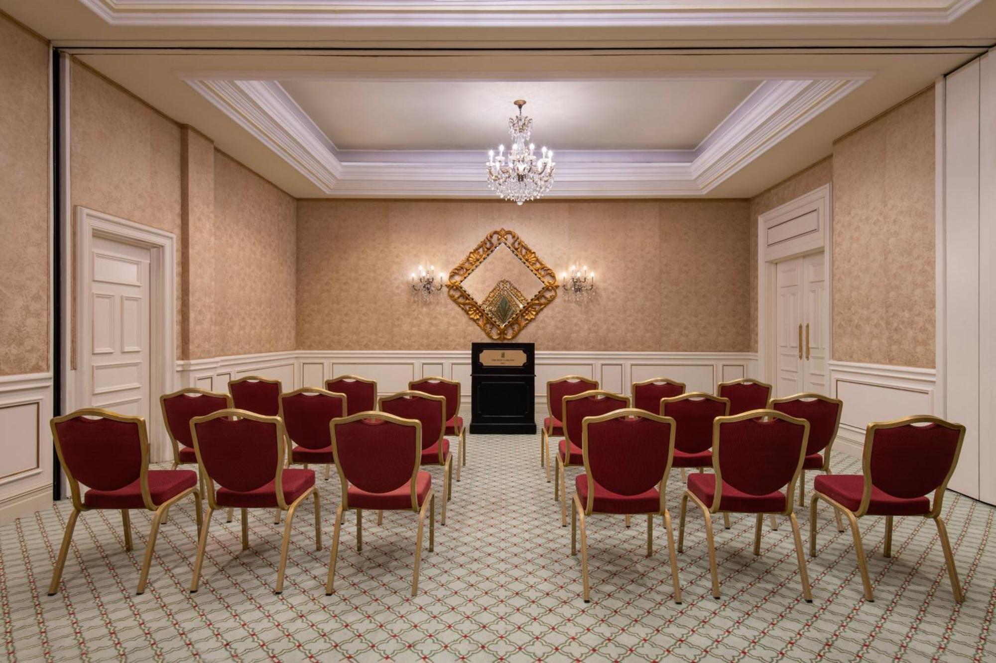 Hotel The Ritz-Carlton, Doha Exterior foto The meeting room