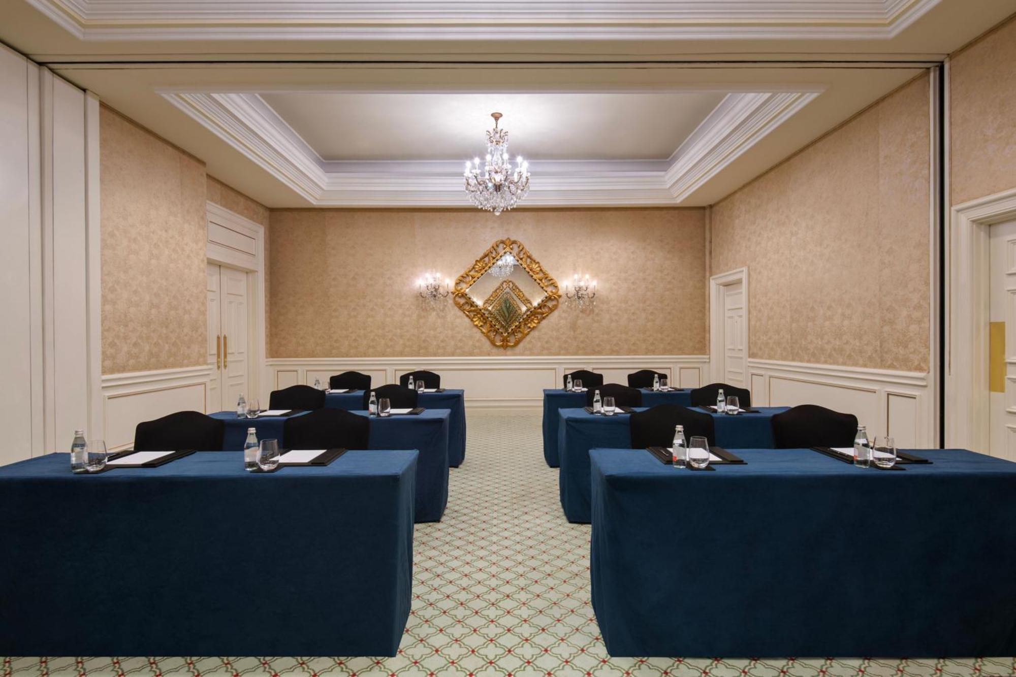 Hotel The Ritz-Carlton, Doha Exterior foto Meeting room