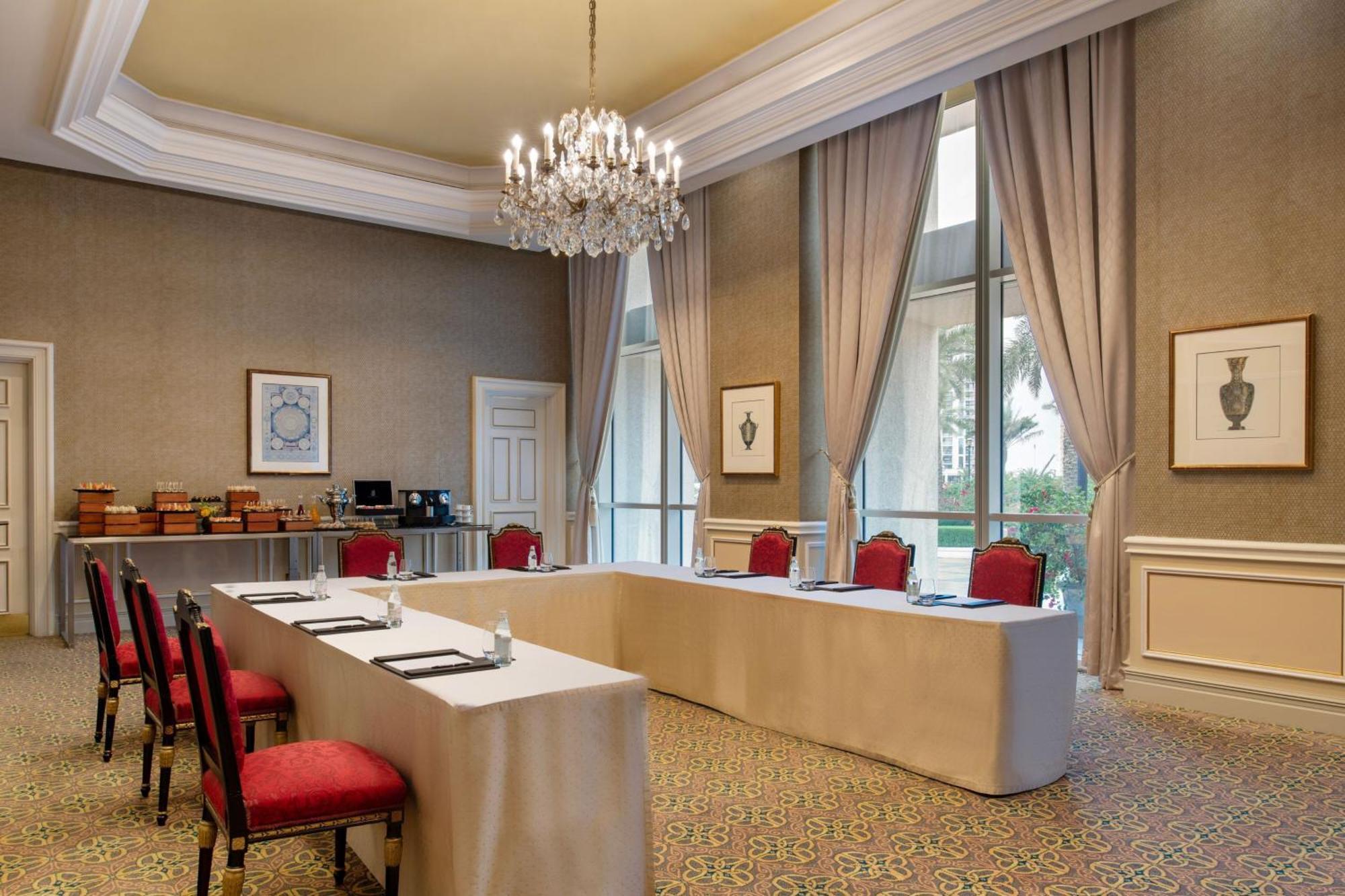 Hotel The Ritz-Carlton, Doha Exterior foto The meeting room