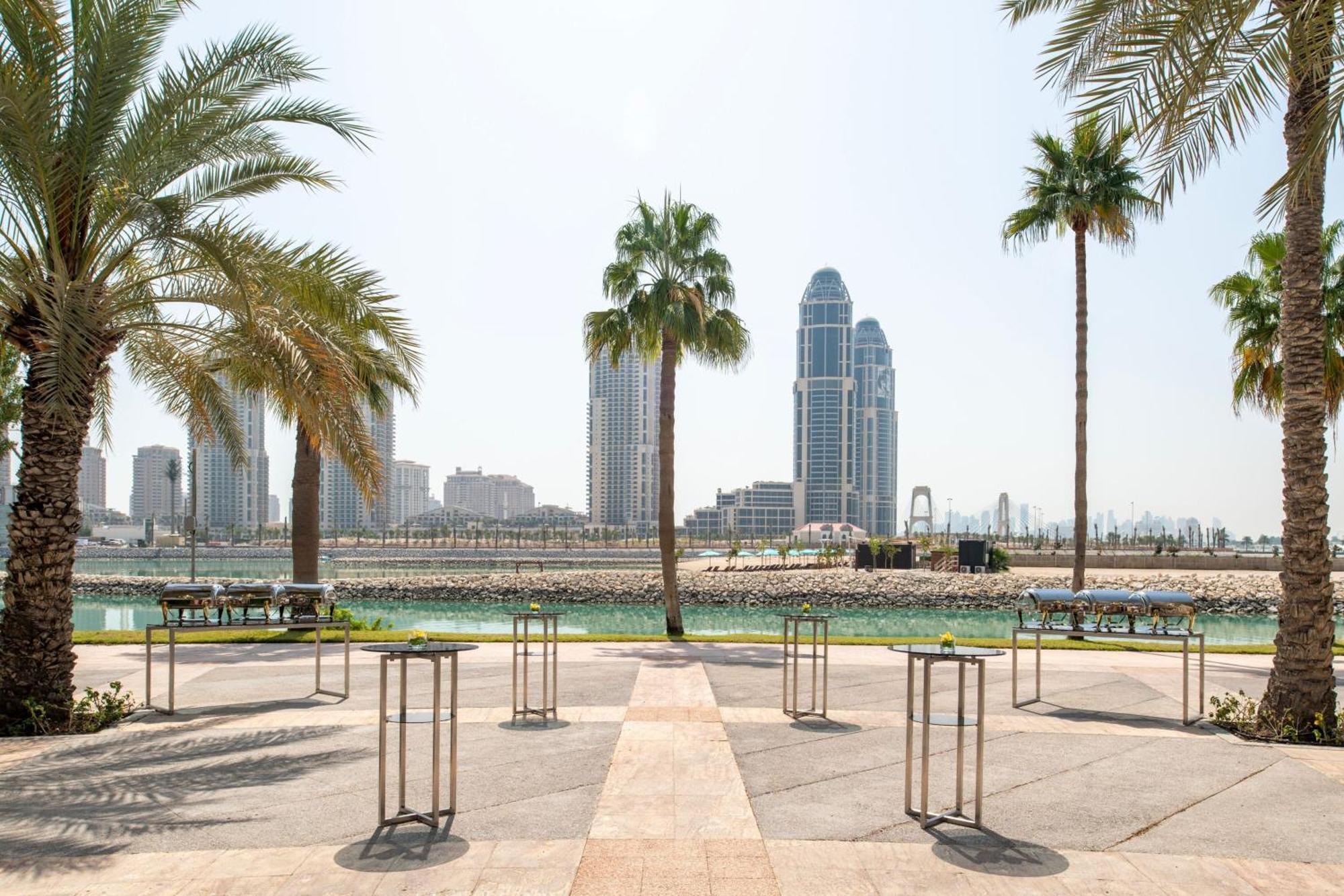 Hotel The Ritz-Carlton, Doha Exterior foto View of the Doha skyline from the museum