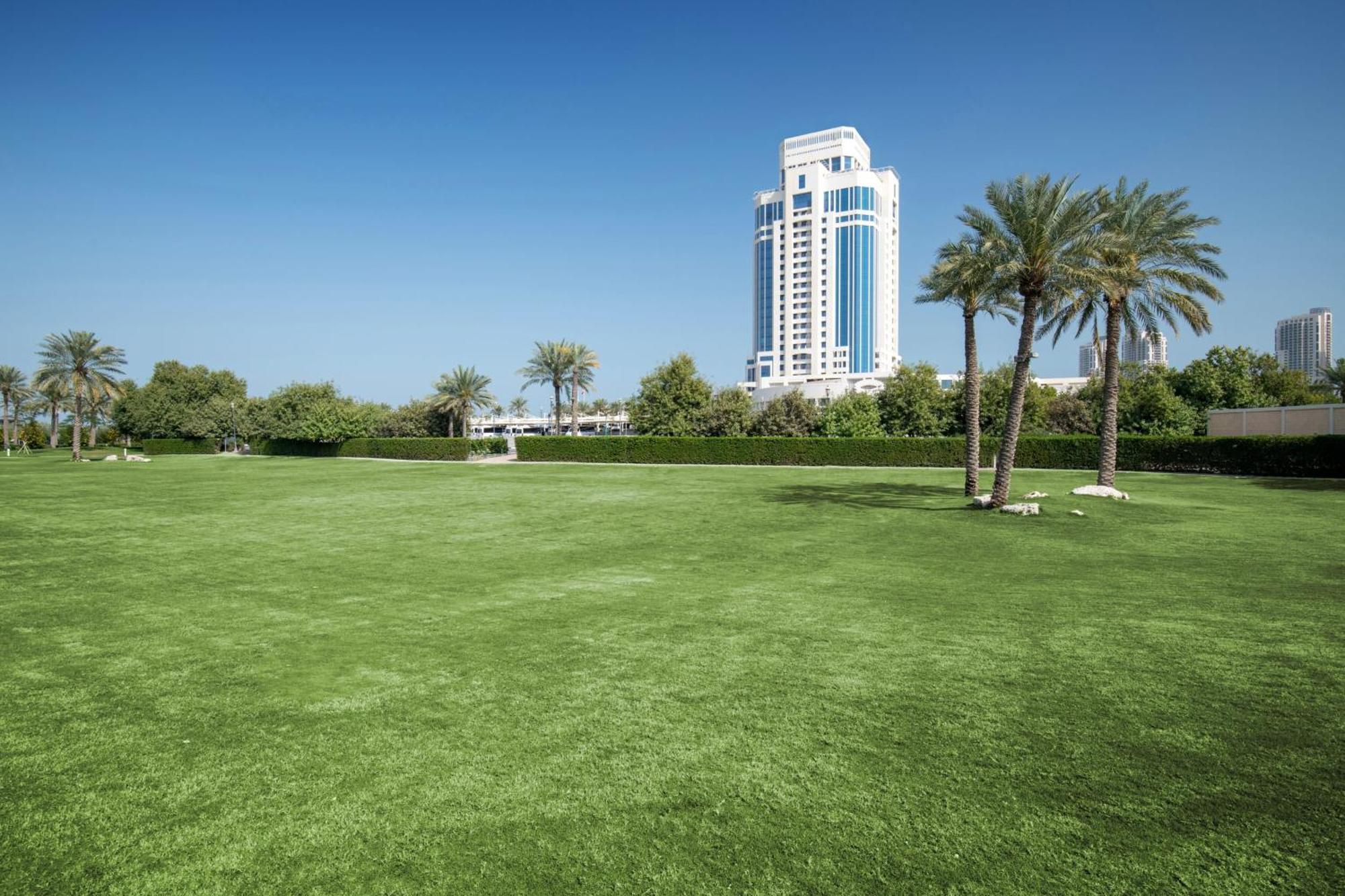 Hotel The Ritz-Carlton, Doha Exterior foto Dubai Polo & Equestrian Club