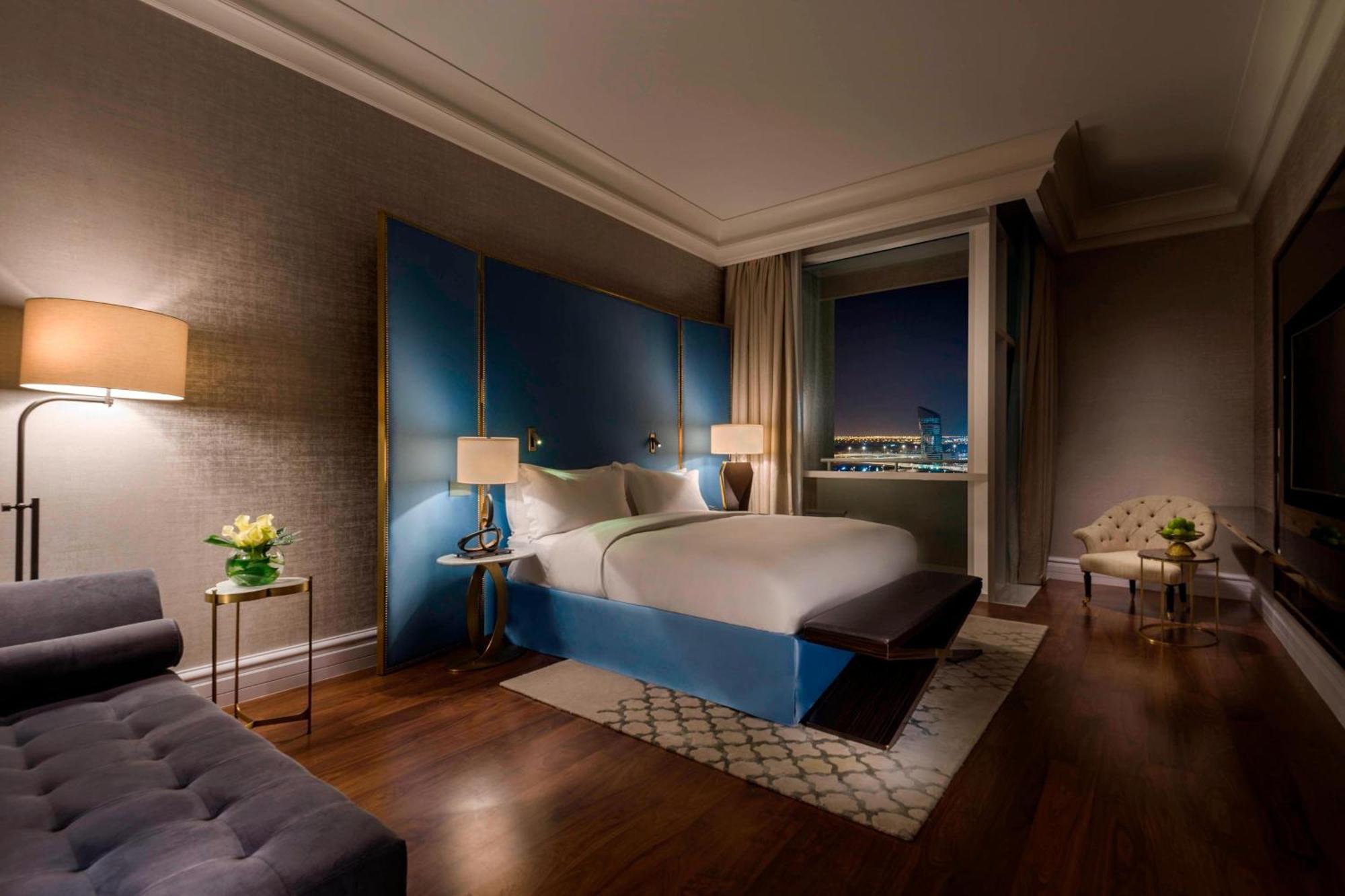 Hotel The Ritz-Carlton, Doha Exterior foto A bedroom at the Mandarin Oriental, Munich